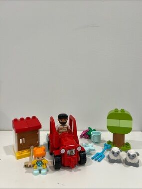 LEGO DUPLO Farm Playset with Green Tree and Sheep - Farm Animals - Toddler Toy